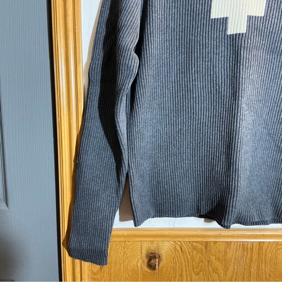 Victorinox Swiss Army Crew Gray Sweater Size M - Picture 3 of 12